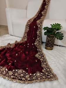 Sari de chifón satinado de aspecto elegante y muy suave con hermosos detalles de cuentas reales y blusa de satén con trabajo de cuentas. - Product Image 3