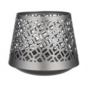 Porte-bougie cylindrique en cuivre tendance avec découpe géométrique pour la décoration intérieure, les mariages et les tables de Noël - Product Image 6