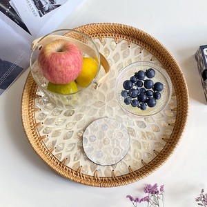 Plateau de service rond en nacre et rotin, fait main, tressé, décoratif, fabriqué au Vietnam, à prix avantageux - Product Image 4
