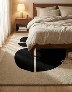 Alfombra Nórdica Monocromática Hecha a Mano - Alfombra de Lana Afelpada con Forma Geométrica Abstracta en Negro y Crema Marfil - Product Image 5