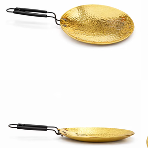 Poêle Tawa Indienne Traditionnelle Martelée en Laiton Pur Bold Blossom, Faite à la Main, Antiadhésive, Résistante à la Chaleur, Écologique, Compatible Tous Types de Cuisinières - Product Image 1