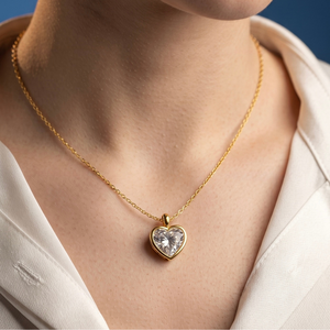 Collier pendentif de luxe en or jaune 14 carats avec diamant taille cœur de 1 carat – Poids de l'or : 2 grammes - Product Image 4