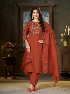 Ensemble Kurti en soie brodé et fait main avec dupatta pour femmes, style ethnique traditionnel, tenue décontractée, coupe classique - Product Image 1