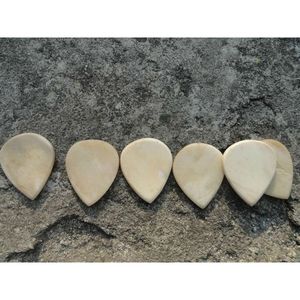Médiators de guitare en corne de buffle avec logo personnalisé, faits à la main, bords lisses, durables, pour guitare acoustique et électrique, export en gros - Product Image 4
