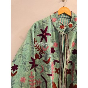เสื้อแจ็คเก็ตกำมะหยี่ปักลายดอกไม้ คอจีน สไตล์ Prairie Chic สำหรับผู้หญิง แขนยาว ความยาวปกติ ติดกระดุมแถวเดียว เหมาะสำหรับฤดูใบไม้ผลิ - Product Image 3