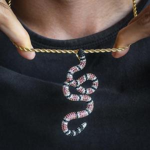 KRISHNAM JEWELS - Colgante de Serpiente con Incrustaciones de Diamantes Multicolores, Estilo Hip Hop, Hecho a Mano, Certificado por Terceros, Joyería Unisex - Product Image 2