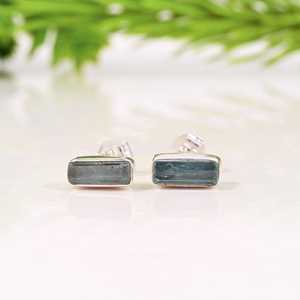 Pendientes de botón de aguamarina, piedra de nacimiento de marzo, de plata de ley, joyería minimalista para uso diario - Product Image 3