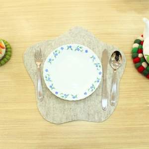 แผ่นรองจานทำมือจากผ้าสักหลาดขนสัตว์ออร์แกนิคคุณภาพสูง ทันสมัย เป็นมิตรกับสิ่งแวดล้อม ขนาดปรับแต่งได้ สำหรับตกแต่งโต๊ะอาหารที่บ้านและโรงแรม - Product Image 2