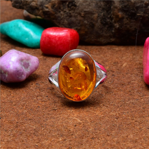 Bague en argent sterling 925 avec ambre baltique naturel, pierre précieuse de coupe ovale, bijou parfait pour un cadeau d'anniversaire ou de mariage - Product Image 1
