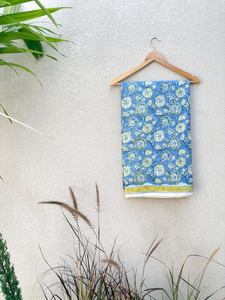 Tela Floral Estampada a Mano 100% Algodón Ecológico Ligero con Estampado Sanganeri Azul Indio para Confección, Costura y Manualidades - Product Image 1