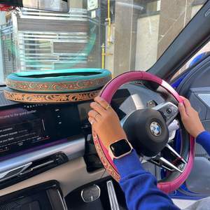 Funda de Volante de Cuero Genuino Hecha a Mano con Diseño Occidental de Lujo, Ajuste Universal, Protección Interior para el Volante del Automóvil - Product Image 6