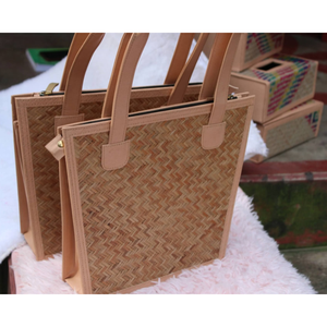 Sac à main Shetal Pati (Sitol Pati) durable et léger pour femmes, sac à bandoulière en paille tissée à la main avec une capacité allant jusqu'à 1L - Product Image 2