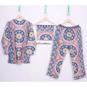 ชุดนอนผ้าฝ้ายแท้ 100% ลายดอกไม้ แขนสามส่วน คอวี สำหรับผู้หญิง เอวยางยืด ระบายอากาศได้ดี เนื้อผ้านุ่ม สวมใส่สบาย เหมาะสำหรับฤดูใบไม้ผลิ ทำด้วยมืออย่างประณีต - Product Image 6