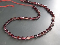 Perles de pierre naturelle de grenat rhodolite rose facetté, faites à la main, de 14 pouces, en forme de pépite, certifiées par un tiers, avec trou de taille standard