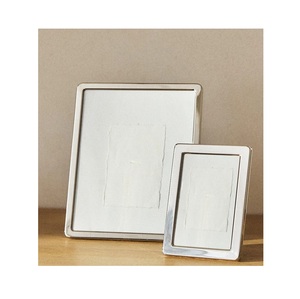 Cadre photo en bois de luxe, écologique, moderne et élégant, pour la présentation de photos sur table et mur, idéal pour la décoration de la maison et du bureau - Product Image 1