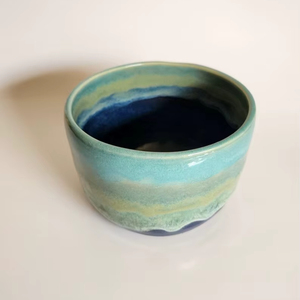 Tazón de cerámica contemporáneo con esmalte inspirado en el océano, acabado liso compacto, apto para alimentos, duradero, un accesorio elegante para la mesa. - Product Image 1