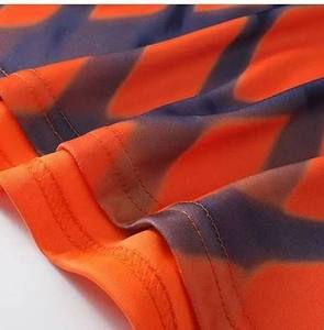 เสื้อฟุตบอลย้อนยุคแบบกำหนดเองสำหรับผู้ชาย ชุดกีฬาคุณภาพสูง เสื้อฟุตบอลคอวี ผู้จำหน่ายเสื้อยืด - Product Image 5