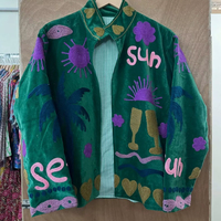 Chaqueta Acolchada Suzani de Terciopelo Verde Hecha a Mano con Bordado Verde Azulado, Patrones Florales Atrevidos, Forro de Algodón, Ecológica y Transpirable