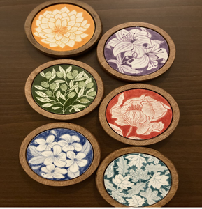 Planches à fromage carrées en bois avec incrustations de carreaux géométriques assortis. Disponible aux prix de gros. - Product Image 4