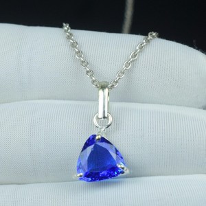 Pendentif en tanzanite bleue de forme triangulaire, argent sterling 925, collier unique avec pierre précieuse, cadeau tendance pour sœur - Product Image 6
