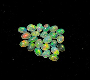 Opale d'Éthiopie naturelle cabochon, opale d'Éthiopie calibrée en MM, pierre précieuse opale aux jeux de couleurs, pierre libre de petite taille - Product Image 3