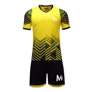 Ensemble de football personnalisé professionnel, uniforme de football haut de gamme, respirant, imprimé, polyester UPF 50+, vêtements de sport d'équipe, fournisseur OEM - Product Image 1