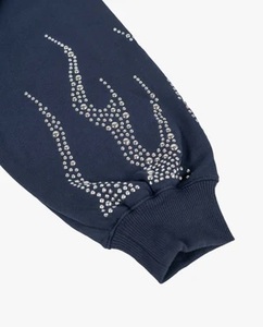 Sweat à capuche zippé personnalisé Y2K avec strass et motif flamme, coupe oversize, style streetwear, en molleton 100% coton, bleu marine et noir, avec détails métalliques - Product Image 5