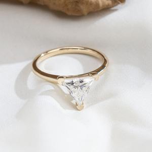 Anillo de Diamante con Corte Esmeralda Atemporal en Oro Sólido para Mujer, Joyería de Moda para Uso Diario y Ocasiones Especiales - Product Image 4