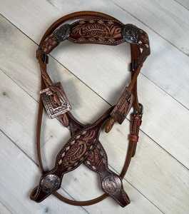 Ensemble d'équipement équestre de haute qualité pour spectacle, style western, avec têtière à une oreille et peitoral, design perlé, travail artisanal, authentique - Product Image 3