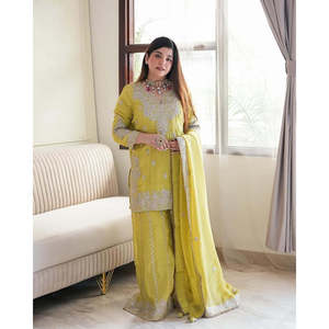 Beau Top-Gharara et Dupatta La séquence de broderie lourde fonctionne des ensembles modestes - Product Image 2