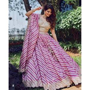 Lehenga Choli de créateur avec travail de séquence, robes de soirée élégantes - Product Image 4
