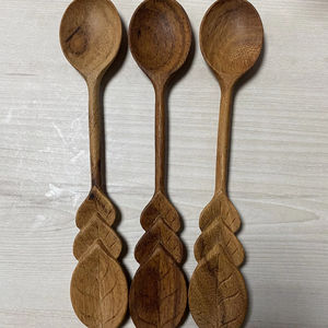 Cuillère en bois sculptée à la main en forme de feuille d'arbre, cadeau pour toutes les occasions, décoration de cuisine, table à manger, fête, multifonctionnelle pour manger, boire, mélanger - Product Image 1