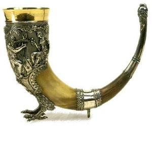 Cuerno Vikingo para Cerveza y Vino, Jarra de Cuerno Original con Grabado y Soporte, Cuerno Vikingo Pulido para Beber a Bajo Precio - Product Image 1