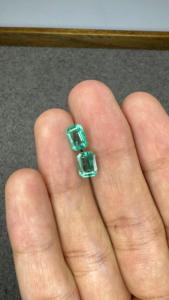 Paire de pierres précieuses vertes en émeraude naturelle de Zambie de 2,59 carats, forme octogonale, pour la fabrication de bagues, pendentifs et bijoux fins - Product Image 3