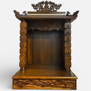 El altar dedicado a la abuela ancestral está tallado en madera de Muong. - Product Image 1