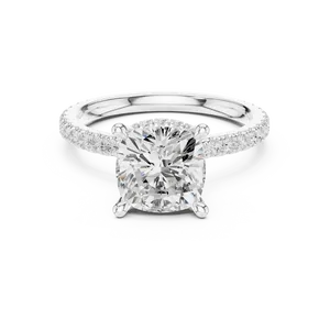Joyería fina unisex con un diamante de laboratorio de tres quilates con corte almohada, engastado en un anillo de oro macizo de dieciocho quilates con halo oculto. - Product Image 5