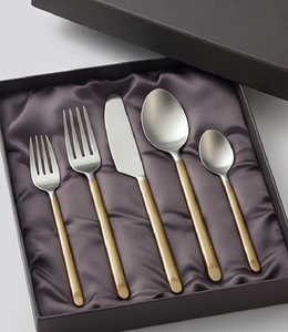 Ensemble de couverts minimalistes en acier inoxydable avec manche doré brossé, finition miroir, passe au lave-vaisselle, idéal pour la vaisselle de mariage - Product Image 6