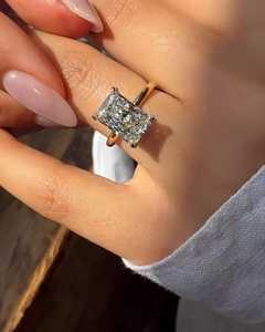 Bague Solitaire de Fiançailles et de Mariage en Or Massif 14K 18K avec Diamant de Laboratoire Taille Radiant de 3,50 Carats, Sertie à Griffes, Bande de 2mm de Largeur, Certifiée IGI - Product Image 1