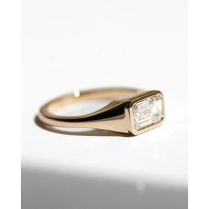 Anillo de Compromiso Solitario de Plata de Ley 925 Chapado en Oro con Moissanita de Corte Esmeralda y Engaste de Puntas, Certificado IGI, Estilo Vintage - Product Image 2