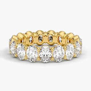 Anillo de Diamantes de Corte Ovalado con Engaste Completo y Puntas Compartidas - Product Image 2