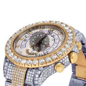 LENDID GIFT JEWELRY นาฬิกาเพชรหรูหราสำหรับผู้ชาย ระบบอนาล็อก ควอตซ์ สายโมอิสซาไนต์สีเงิน ตัวเรือนขนาด 28 มม. ตัวล็อคแบบ Deployment กระจกแซฟไฟร์ - Product Image 2