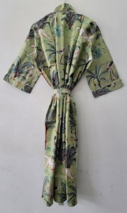 ชุดกิโมโนผ้าฝ้ายสีเขียวเซจพิมพ์ลายด้วยมือ ลายซาฟารีป่าดงดิบสุดแปลกใหม่ งานฝีมือทำมือ น้ำหนักเบา เหมาะสำหรับฤดูร้อน สวมใส่สบายๆ - Product Image 2