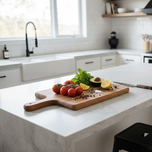 Planche à découper et à servir en bois d'acacia avec poignée |   Grande planche à découper en bois pour la cuisine, le fromage, le pain et les charcuteries - Product Image 1