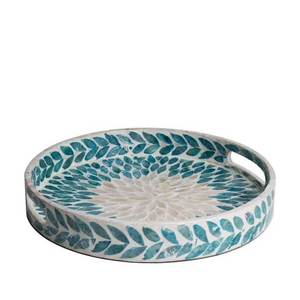 Bandeja de nácar hecha a mano con mosaico de conchas, plato redondo para servir té, café, desayuno y estilo de diseño interior moderno. - Product Image 4