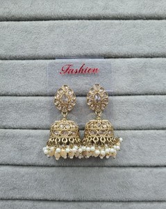 Elegantes Pendientes Jhumka Color Rosa Bebé Chapados en Oro, Pendientes Jhumki Tradicionales Indios con Perlas Incrustadas en Kundan para Mujer, Estilo Étnico - Product Image 4
