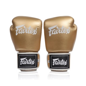 Gants de boxe FAIRTEX personnalisés en cuir de vachette véritable, couleur or métallisé, respirants, avec fermeture auto-agrippante et sangle de poignet réglable. - Product Image 6