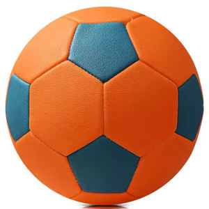 Ballon de handball TORO SKINS, matériau de haute qualité, forme équilibrée, couche extérieure durable et imperméable pour les séances d'entraînement en intérieur/extérieur - Product Image 3