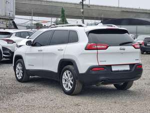 Cherokee Blanco 2017 Usado, SUV, 2.4L, Gasolina, Automático, Volante a la Izquierda, 5 Plazas, Vehículo de Segunda Mano, Auto Coreano Usado - Product Image 2