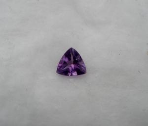 Ametyste naturelle de 7 mm, taille triligne, certifiée par un tiers, pour la fabrication de bijoux et l'artisanat, effet étoilé, vert - Product Image 1