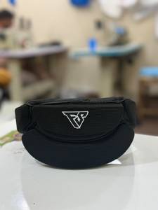 ที่คาดศีรษะกีฬา SS Black EVA สำหรับผู้ใหญ่ พร้อมแผ่นบังหน้าสองชั้น สำหรับชกมวย แบบ Unisex ปิดด้วยแถบตีนตุ๊กแก ลายเรียบ - Product Image 5
